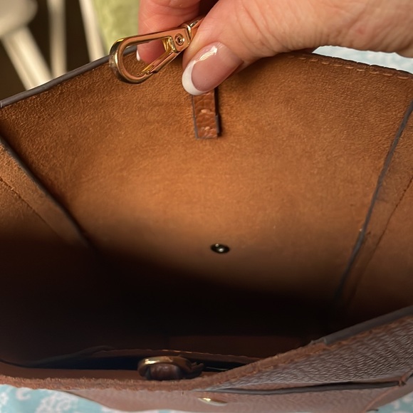 remi & reid Cute Mini Bucket Crossbody Bag in Tan Brown Vegan Leather w/Pouch - Picture 7 of 15